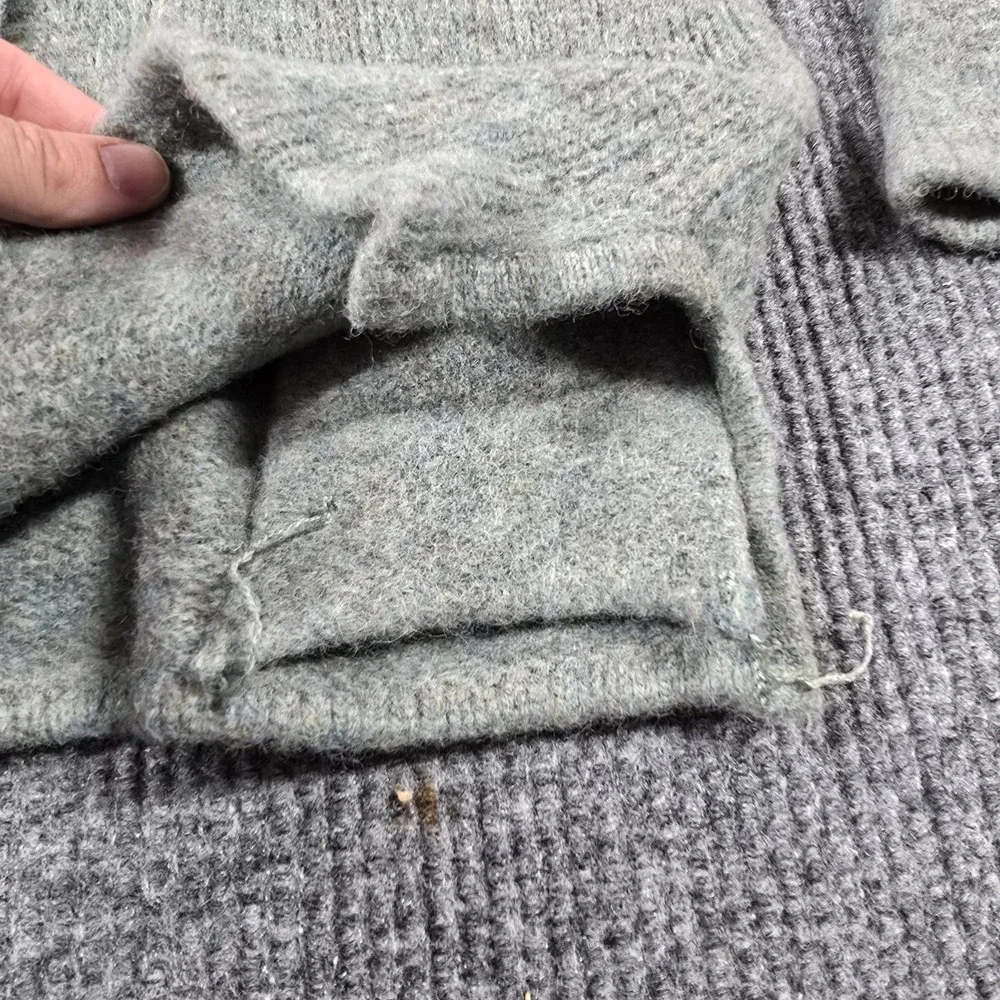 Vintage L.L.Bean Sweater Cardigan Womens Medium Gray 100% Wool Pockets Hong Kong